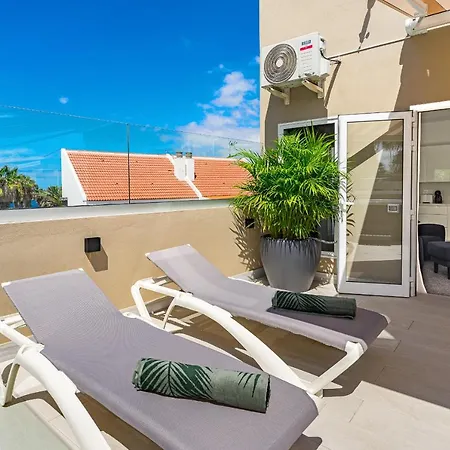 アパートホテル Bal Adults Only アロナ