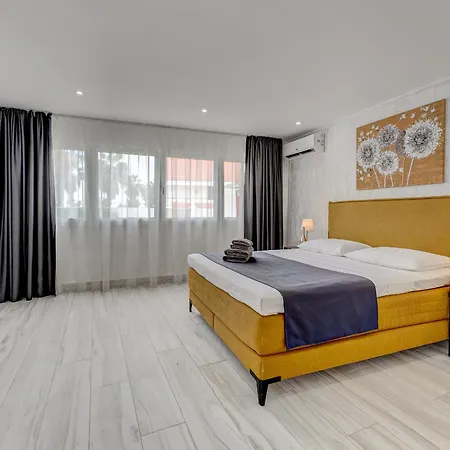 Bal Adults Only アロナ