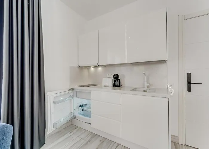 Bal Adults Only 阿罗纳